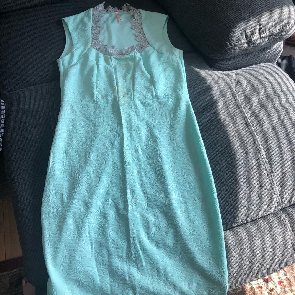 Women’s small, never worn, mint green above knee